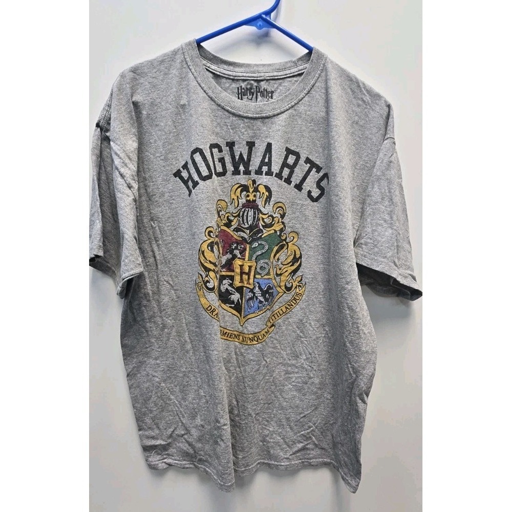 Harry Potter Hogwarts Crest Graphic T-Shirt Gray Men's Size‎ L/XL